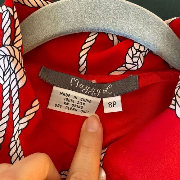 Vintage Red Patterned Women's Long Sleeve Button Up Blouse Size 8P - Picture 4 of 6